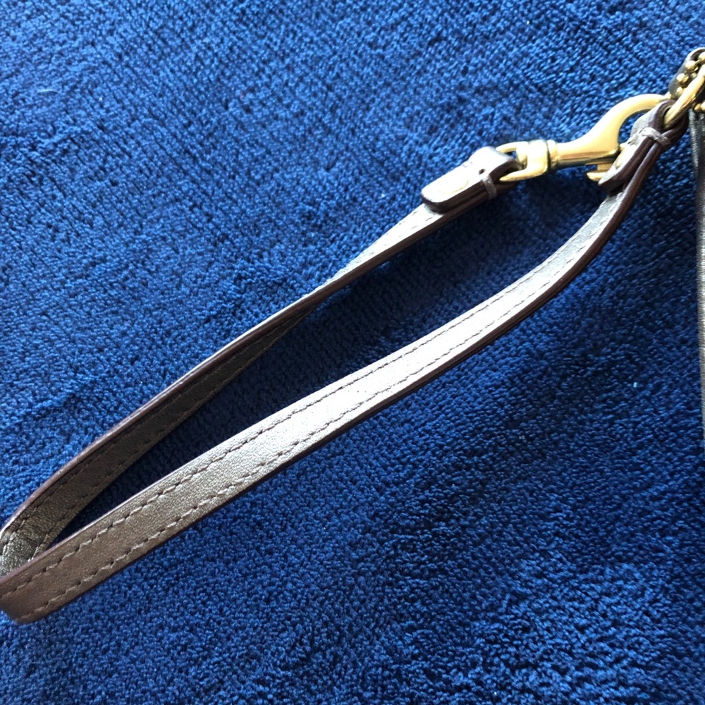 Coach wristlet - Picture 4 of 4